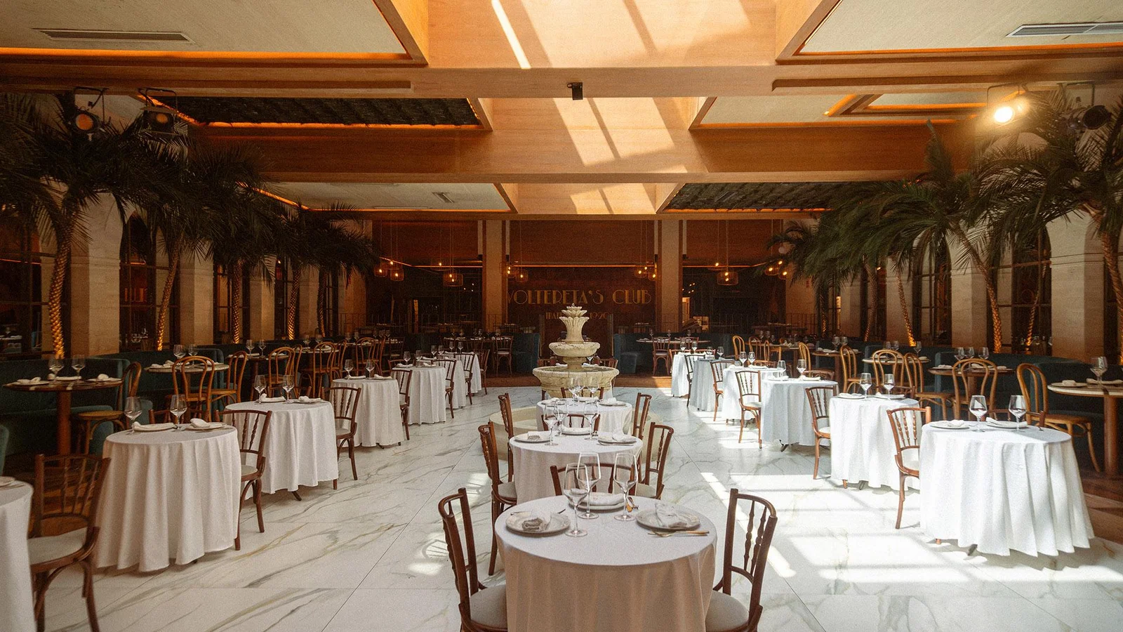 Viaja en el tiempo. Interior - Club de jazz clandestino