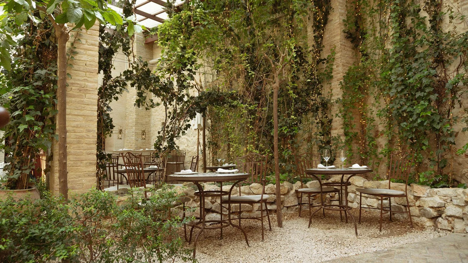 Bienvenido a 1920. Terraza interior El patio del club