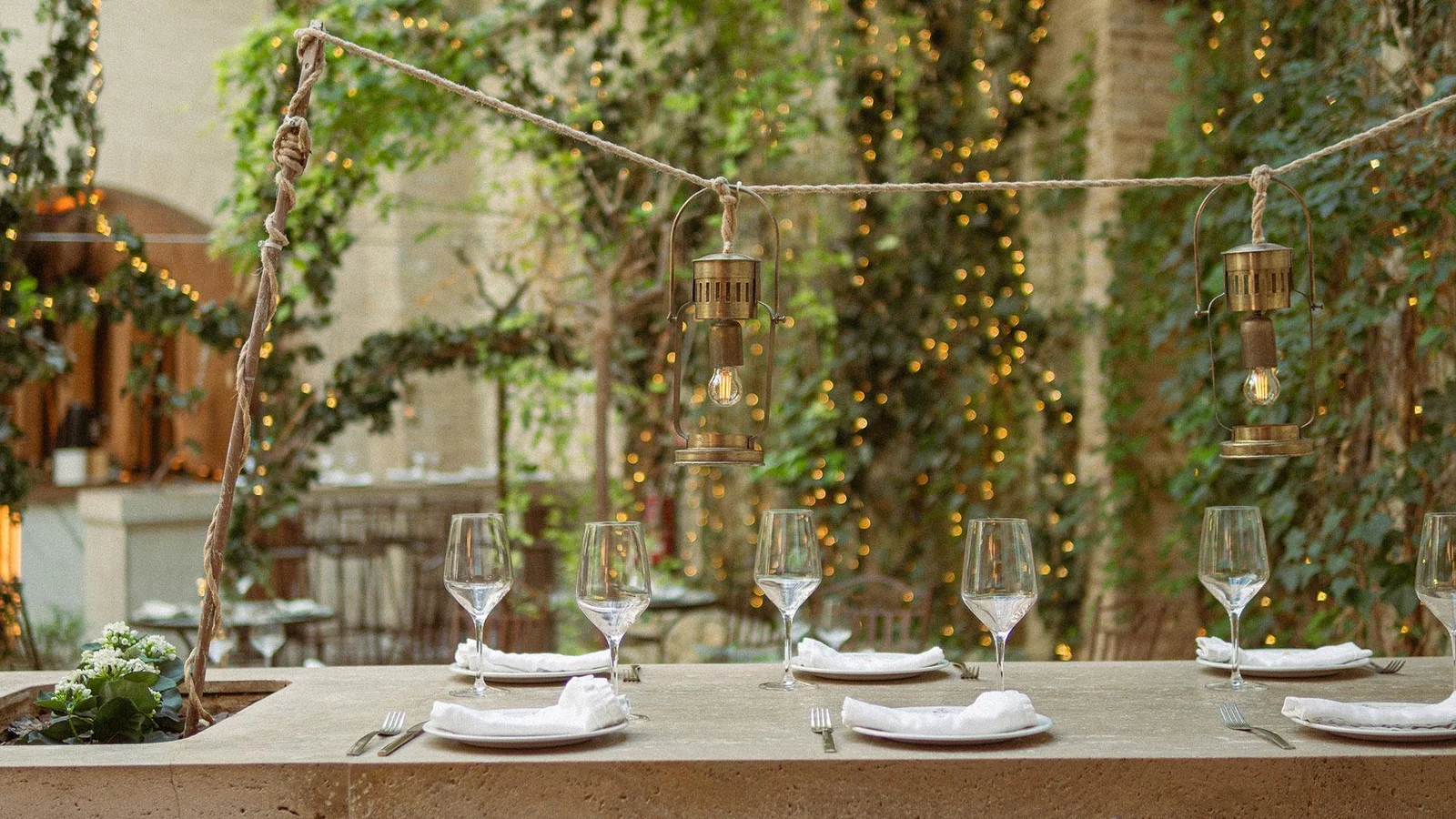 Bienvenido a 1920. Terraza interior El patio del club